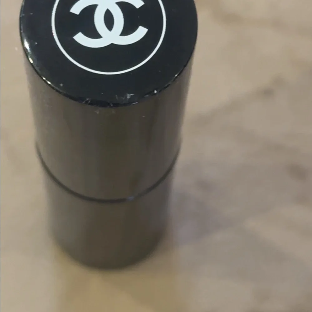 chanel baume essentiel multi-use glow stick in morning dew